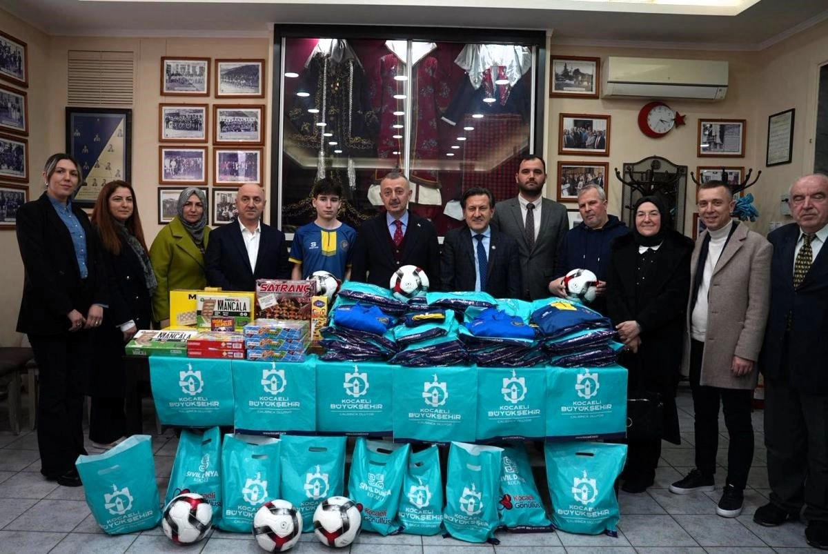 Kocaeli ve İskeçe Türk Birliği sporcuları dostluk maçı için bir araya geldi
