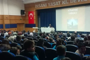 Bilecik'te gençlere yönelik Aynadaki Yabancı söyleşisi