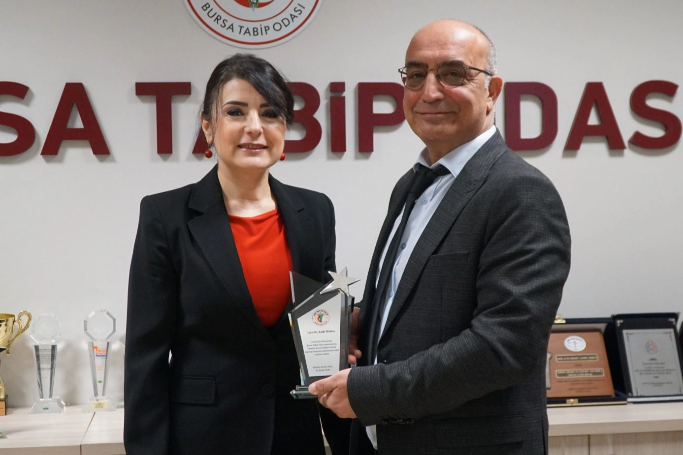 Bursa Tabip Odası Başkanı Ferda Firdin ve yeni yönetim kurulu üyeleri