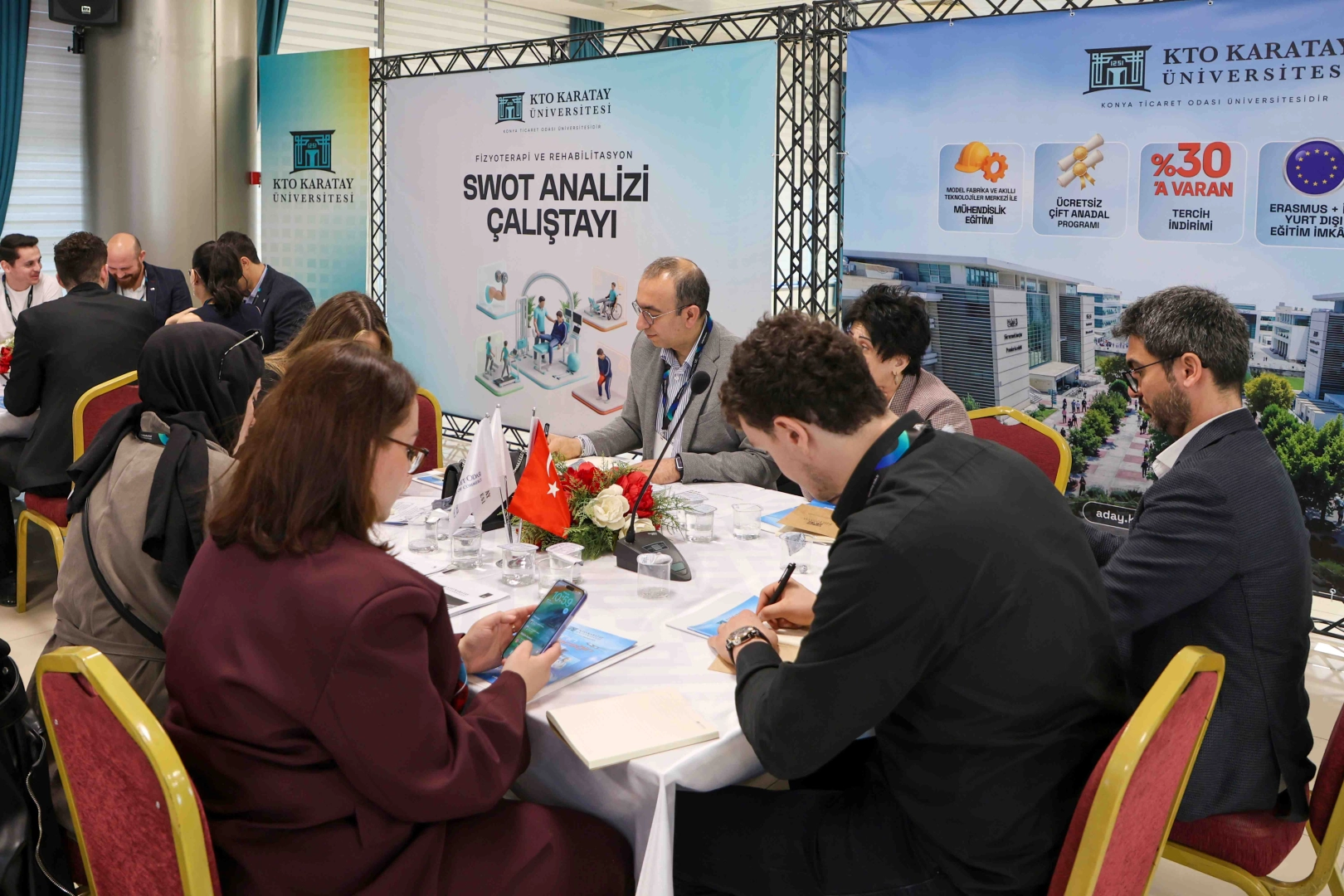 KTO Karatay Üniversitesi Fizyoterapi ve Rehabilitasyon SWOT Analizi Çalıştayı katılımcıları