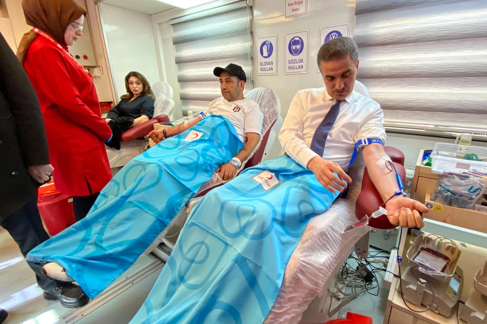 Erzurum'da Vali ve kamu personelinin katıldığı kan bağışı kampanyası