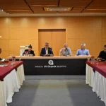 Antalya Büyükşehir Belediyesi'nin deniz ekosistemini korumak için başlattığı yapay resif projesi kapsamında denize indirilecek bloklar