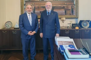 Talas Belediye Başkanı Mustafa Yalçın, Ankara'da AK Parti Genel Başkan Vekili Mustafa Elitaş ile görüşüyor.