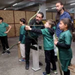 Karatay Kış Spor Okulları'na katılan öğrencilerin antrenman yaparken çekilmiş toplu fotoğrafı