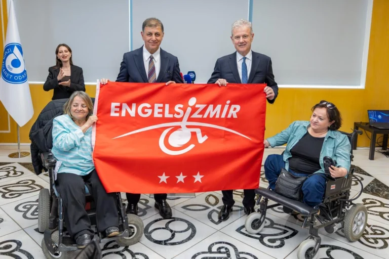 İzmir Ticaret Odası'na engelli erişimi için verilen Kırmızı Bayrak