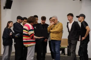 Kocaelispor'un 60 yıllık tarihini anlatan 'Efsane Forma' tiyatro oyunu.