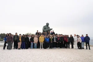 Maltepeli öğrencilerin Çanakkale Şehitliği'ni ziyaretinden bir kesit