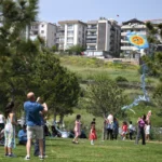 Bornova Belediyesi tarafından düzenlenen 23 Nisan Ulusal Egemenlik ve Çocuk Bayramı Uçurtma Şenliği'nden renkli görüntüler