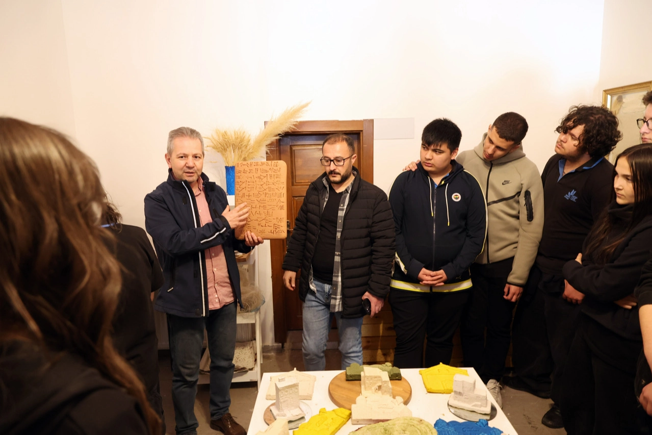 Rota Talas etkinliğinde Kayserili öğrenciler tarihi ve kültürel mekanları geziyor.