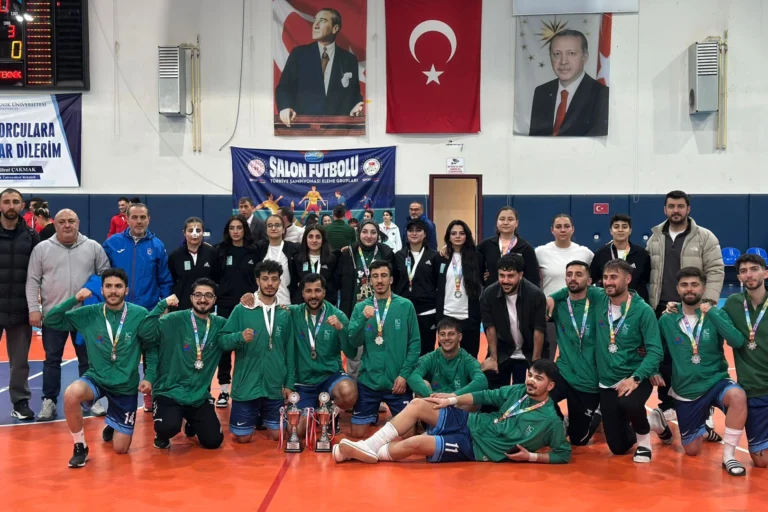 Ağrı İbrahim Çeçen Üniversitesi futsal takımları ÜNİLİG'de Türkiye ikincisi oldu