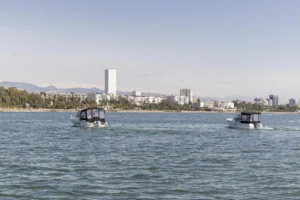 Mersin Büyükşehir Belediyesi tarafından hayata geçirilen 'Plaj Mersin' projesi kapsamında kent merkezine yapılan kumsal alanı