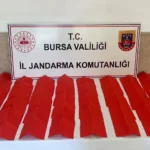 Bursa'da jandarma ekipleri tarafından sentetik uyuşturucu operasyonu yapıldı, çok sayıda içimlik uyuşturucu ele geçirildi.