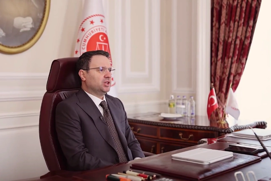 Adalet Bakanı Akın Gürlek yargı süreçlerinin hızlandırılmasına yönelik açıklamalarda bulunuyor.