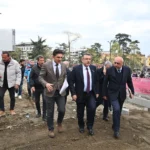 Trabzon Meydan'da viyadük altı sosyal yaşam alanına dönüşüyor, Başkan Genç çalışmaları inceledi.