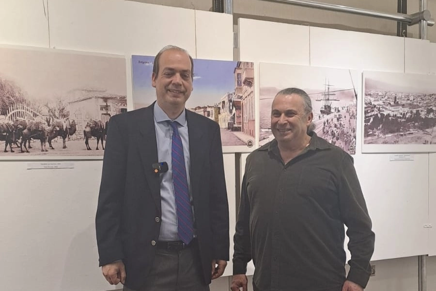 İzmirli koleksiyoner Mert Rüstem'in Atina'daki tarihi İstanbul fotoğraf sergisi