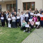 Maltepe'de satranç kursunu başarıyla tamamlayan çocuklar