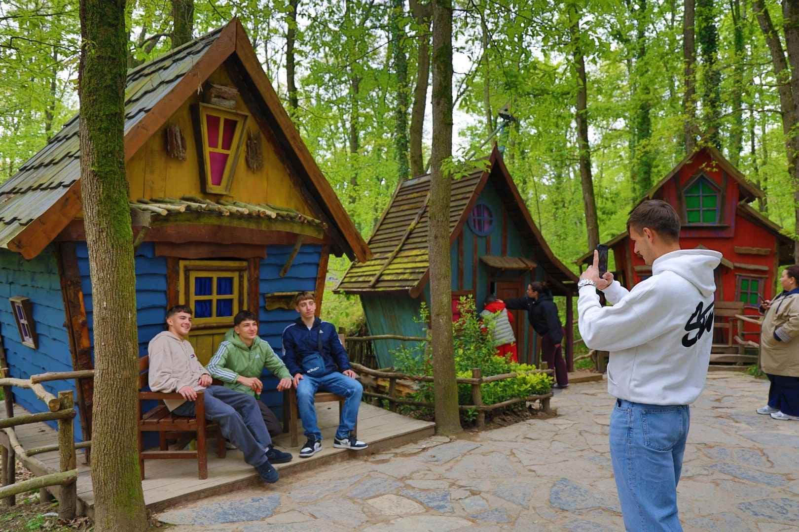 İskeçeli genç futbolcular Kocaeli'nin doğal güzellikleri eşliğinde dostluk maçı öncesi keyifli anlar yaşıyor.
