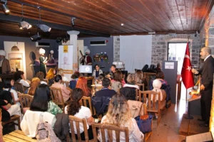 İzmir Öğretmen Akademileri'nde düzenlenen edebiyat, şehir ve kültür, felsefe ve müzik konulu etkinliklerden kareler