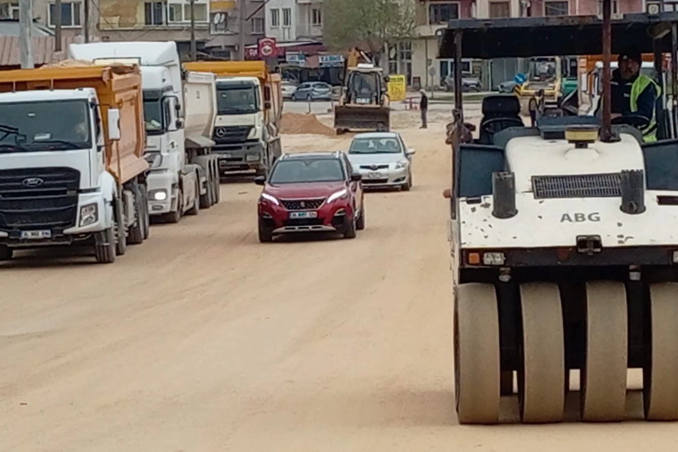 Mustafakemalpaşa'da devam eden üstyapı yenileme çalışmaları