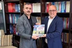 Amerikalı araştırmacı Andrew Jones, Ağrı İbrahim Çeçen Üniversitesi'nde bölgesel turizm ve akademik iş birliği üzerine temaslarda bulundu.