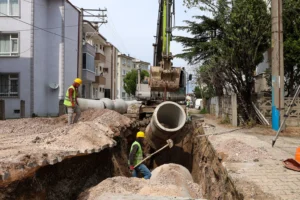Sakarya Erenler'de SASKİ tarafından yapılan yeni yağmursuyu hattı çalışmaları