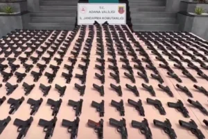 Jandarma ekipleri tarafından ele geçirilen çok sayıda ruhsatsız tabanca