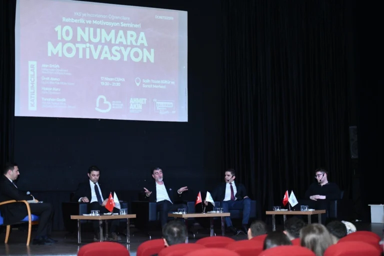 Balıkesir'de YKS adaylarına yönelik düzenlenen motivasyon semineri