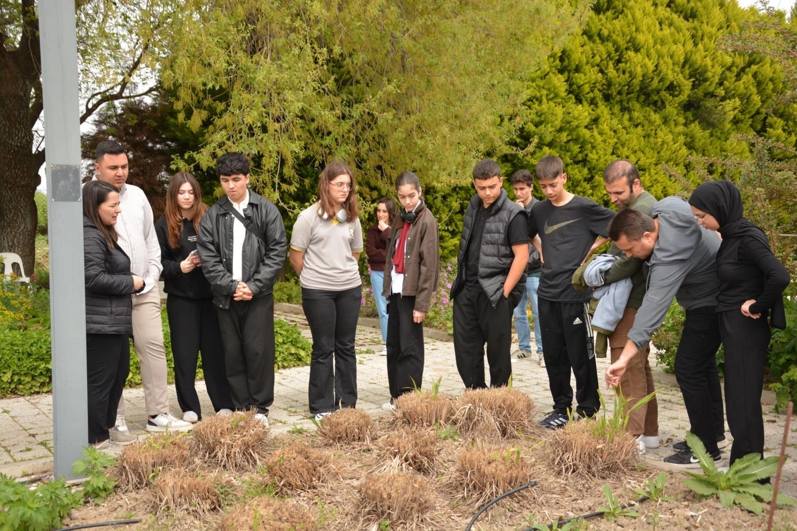 Balıkesir'de liseli öğrenciler BAÇEM'de tarım ve doğa eğitimleri alıyor