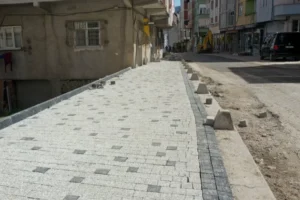 Ordu Kumru'da yenilenen Cevat Korkmaz Caddesi kaldırım çalışması