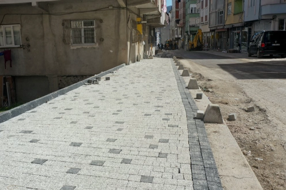 Ordu Kumru'da yenilenen Cevat Korkmaz Caddesi kaldırım çalışması