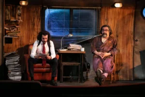 İzmir Şehir Tiyatroları'nın yeni oyunu 'Halktan Biri'nin prömiyer afişi