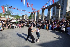Efes Selçuk'ta düzenlenen Çocuk ve Gençlik Tiyatroları Festivali'nden renkli görüntüler