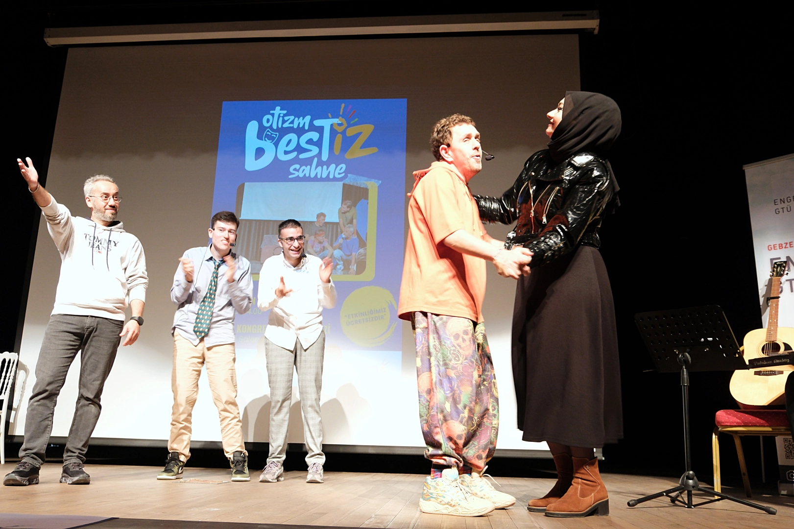 Gebze Teknik Üniversitesi'nde otizmli bireylerin sahne aldığı 'Otizm Bestiz Sahne' gösterisi