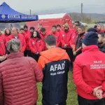 Gölcük Belediyesi arama kurtarma ekibi GÖLAK'ın afetlere karşı eğitimlerinden bir kesit