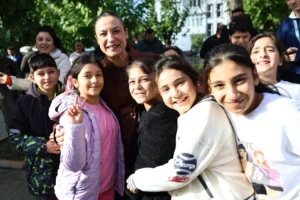 Efes Selçuk'ta 23 Nisan Ulusal Egemenlik ve Çocuk Bayramı kutlamaları kapsamında düzenlenen çocuk şenliği