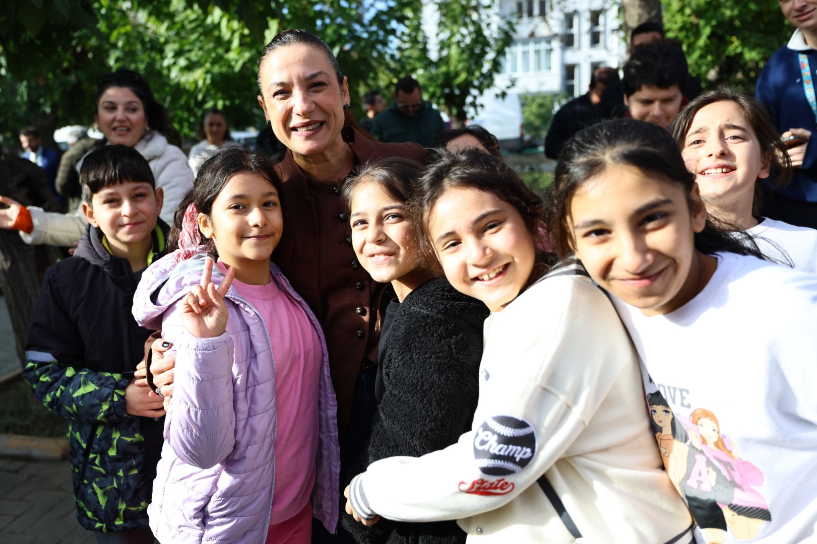 Efes Selçuk'ta 23 Nisan Ulusal Egemenlik ve Çocuk Bayramı kutlamaları kapsamında düzenlenen çocuk şenliği