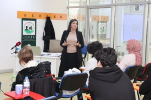 Osmangazi Belediyesi Meslek Edindirme Kursları (OSMEK) girişimcilik eğitimi alan kursiyerler