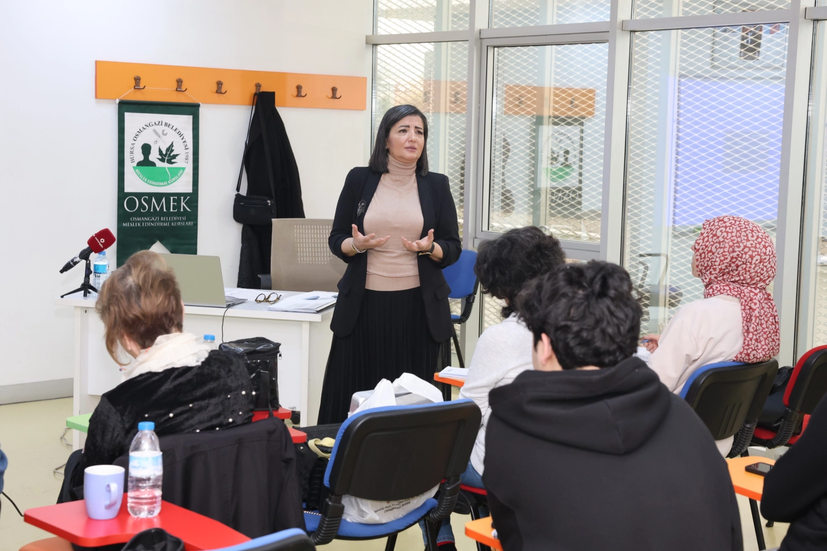 Osmangazi Belediyesi Meslek Edindirme Kursları (OSMEK) girişimcilik eğitimi alan kursiyerler