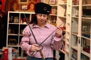 Hollandalı Yazar Özlem Ok, Rotterdam'daki Çanakkale Müzesi'ni ziyaret etti.