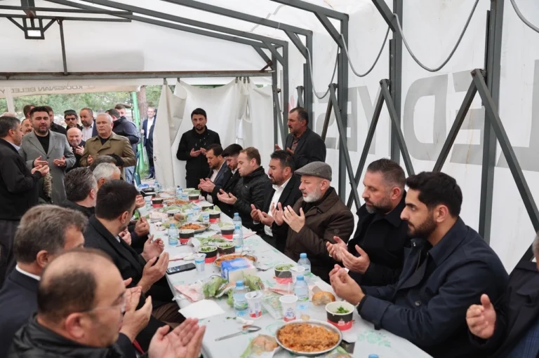 Kocasinan Belediye Başkanı Ahmet Çolakbayrakdar'ın kırsal mahalle ziyaretinden bir kesit