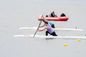 Bursa Büyükşehir Belediyesporlu kanocuların başarılarını kutladığı madalya töreni
