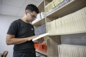 Mersin Büyükşehir Belediyesi tarafından hayata geçirilen Adres Dijital Kütüphane mobil uygulaması ile binlerce kitap artık cepte.