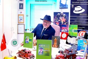 Necmi Cemal'in '50'de Üç' adlı yeni çıkan kitabının kapağı