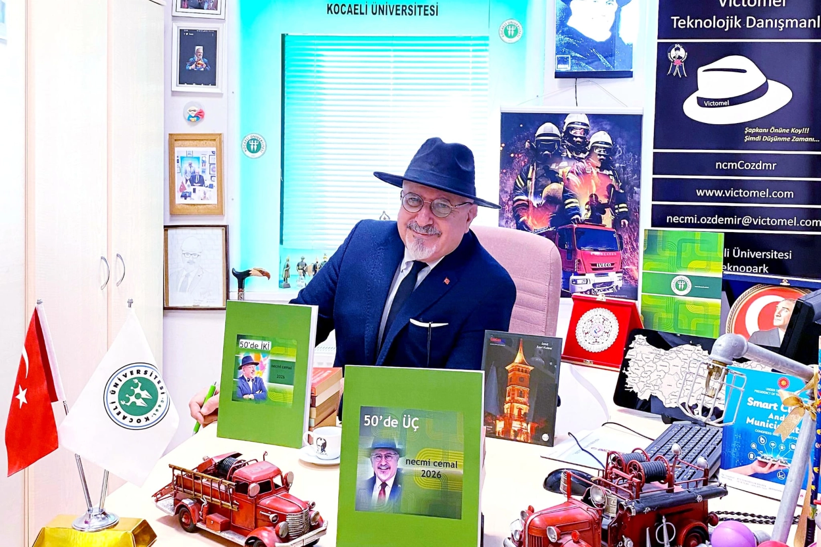 Necmi Cemal'in '50'de Üç' adlı yeni çıkan kitabının kapağı