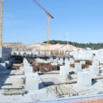 Gebze Teknik Üniversitesi öğrencileri Çayırova Devlet Hastanesi inşaatında inceleme yaparken