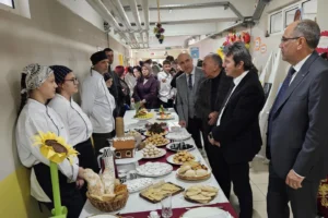 Keşan'da Turizm Haftası etkinliğinde sahne alan öğrenciler