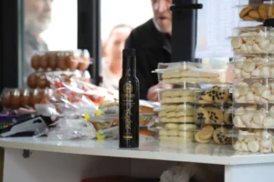 Ödüllü Dorlion Zeytinyağı'nın Halk Et Market ve Halk Ekmek raflarında sergilenen ürünleri