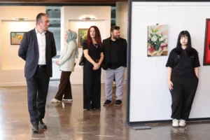 Osmangazi'de liseli öğrencilerin 'Atatürk'ün Çocuklarından Sanata Bakış' sergisinden görseller.