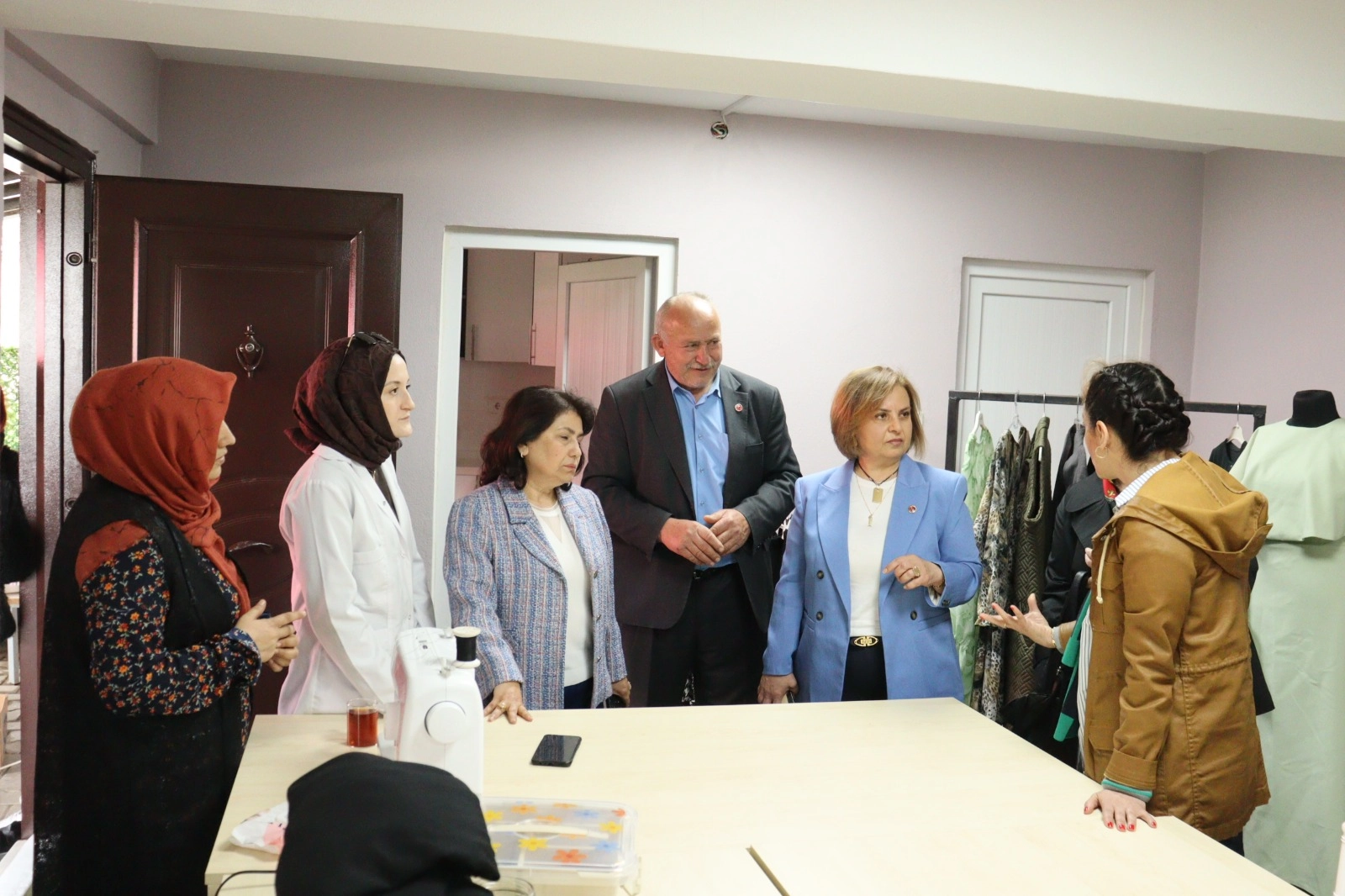 Çubuklubala İZMEK kursiyerleri, İzmit Belediyesine mesleki ve sosyal gelişimlerine katkılarından dolayı teşekkür ediyor.