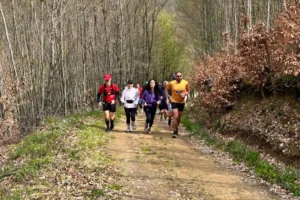 Bursa'da Mysia Yolları'nda doğa yürüyüşü yapan grup